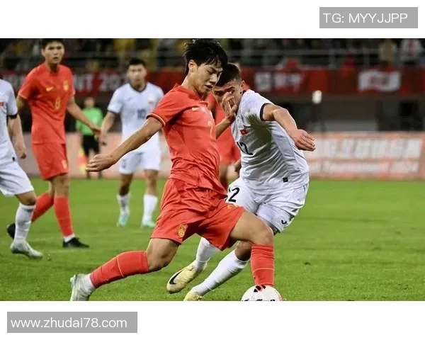 国足迎战泰国中国杯全力争胜展现实力与团结精神